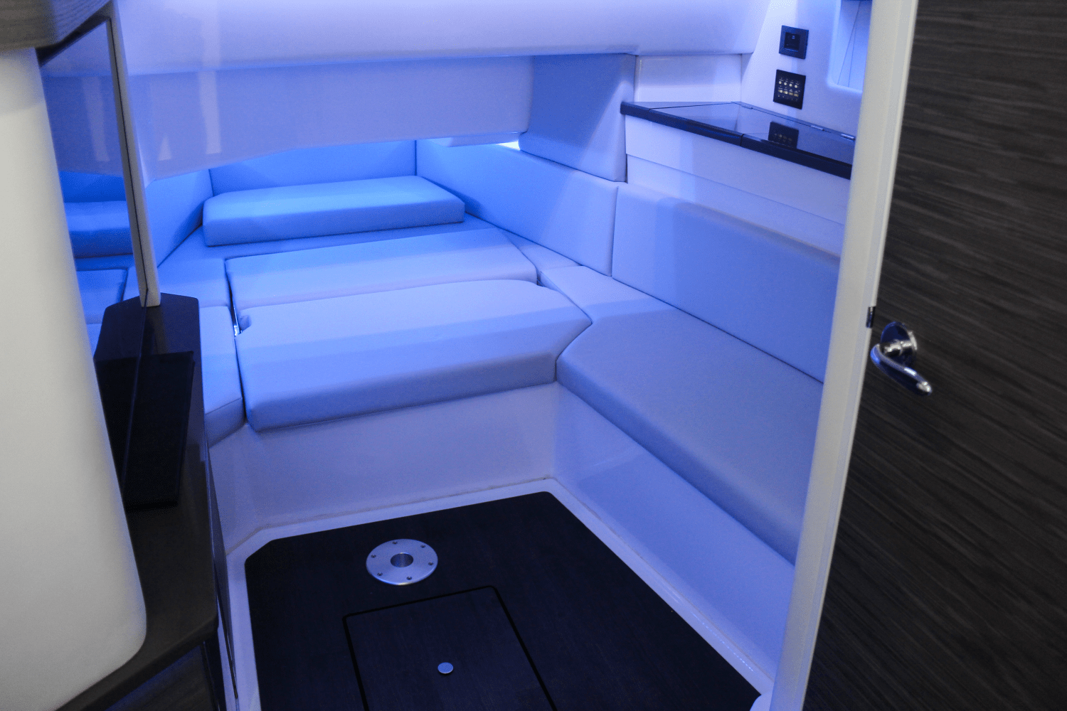 Slide: The Image of Aviara AV40 Outboard 2023 - 20