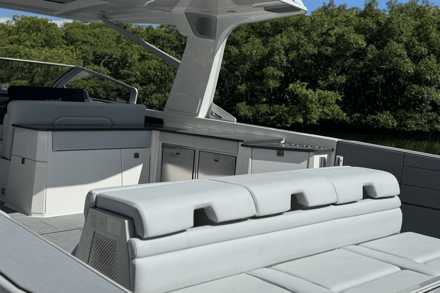 Slide: The Image of Aviara AV40 Outboard 2023 - 20