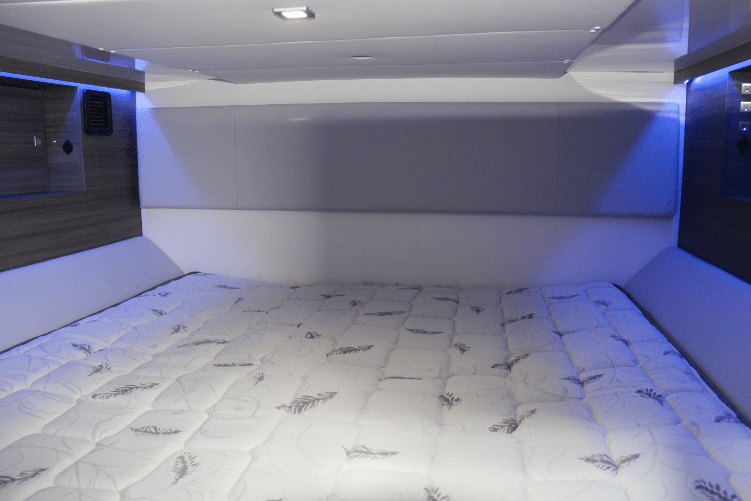 Slide: The Image of Aviara AV40 Outboard 2023 - 23