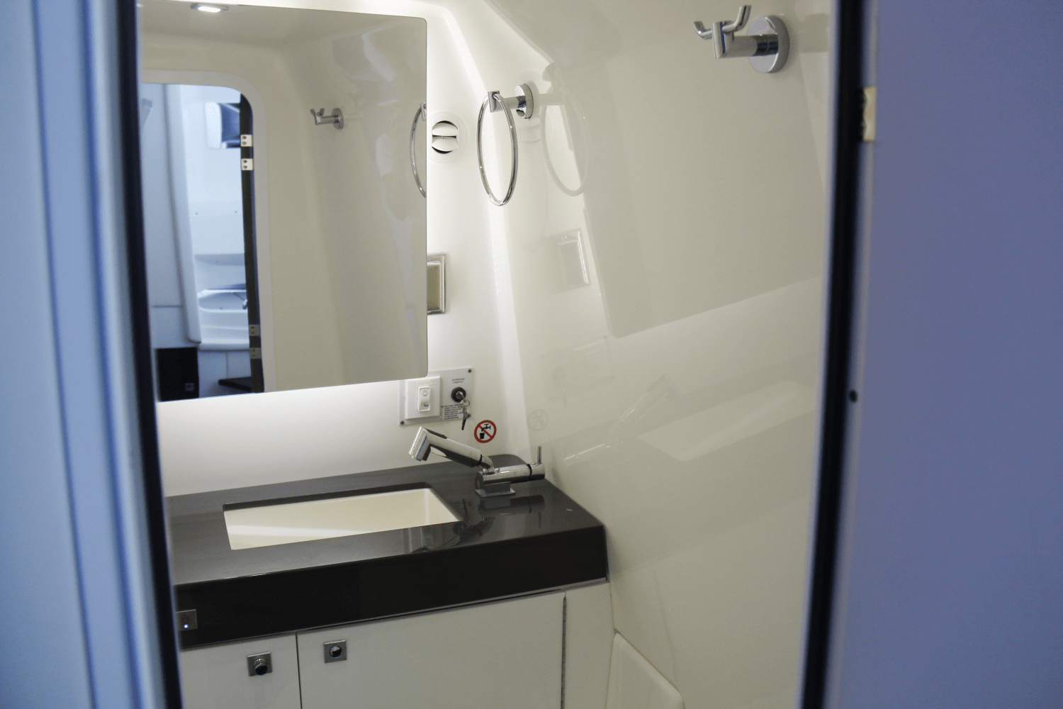 Slide: The Image of Aviara AV40 Outboard 2023 - 25