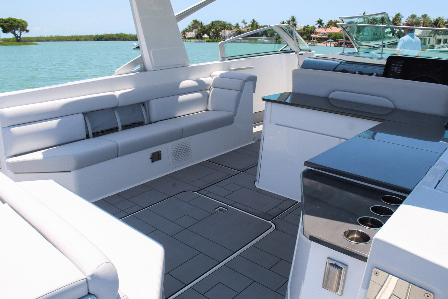 Slide: The Image of Aviara AV40 Outboard 2023 - 28