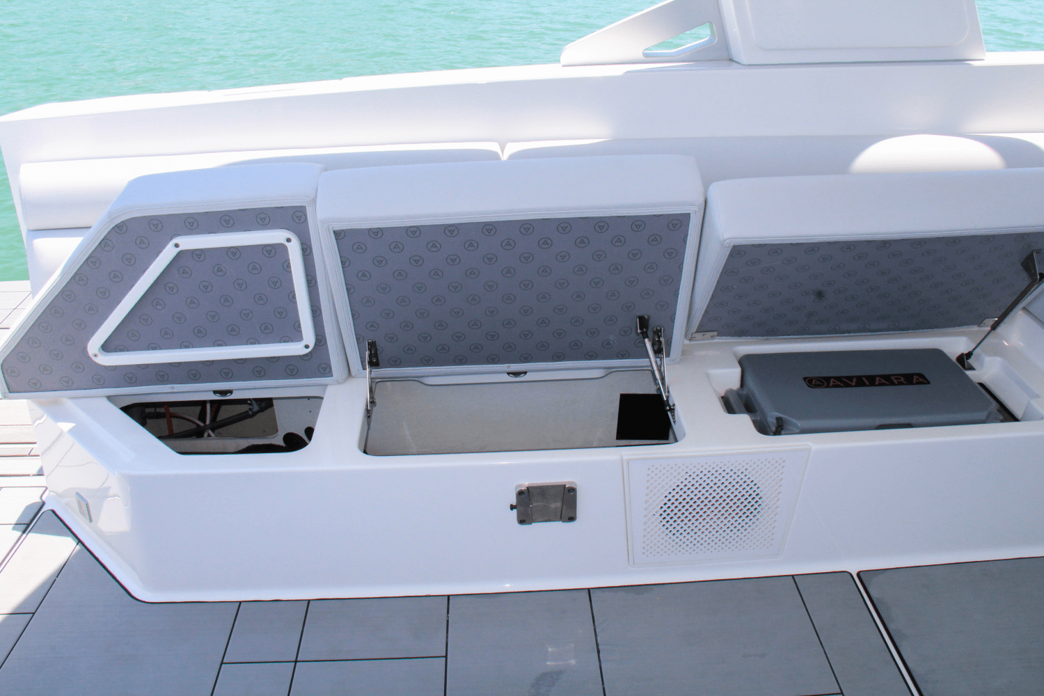 Slide: The Image of Aviara AV40 Outboard 2023 - 29