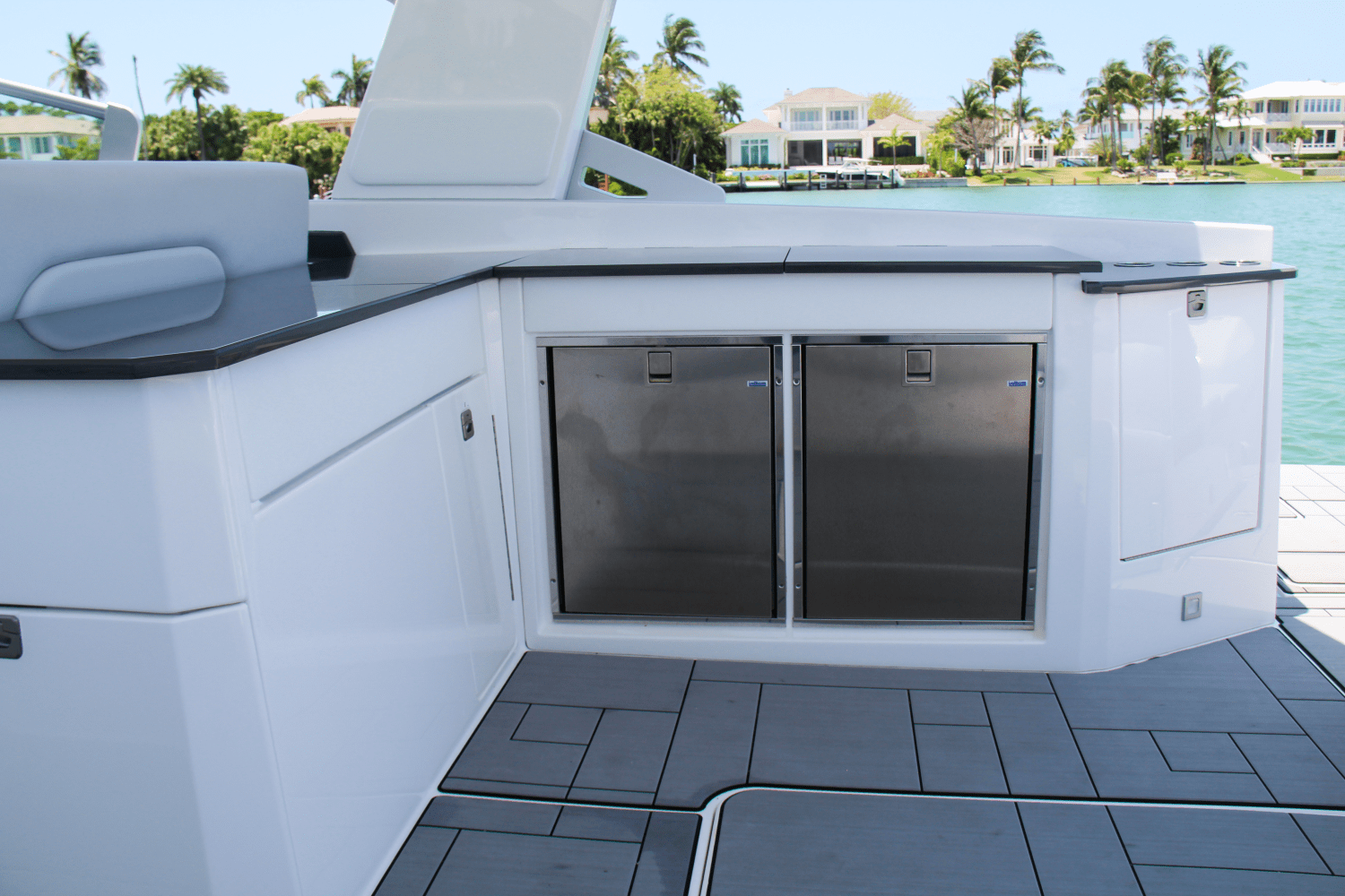 Slide: The Image of Aviara AV40 Outboard 2023 - 31