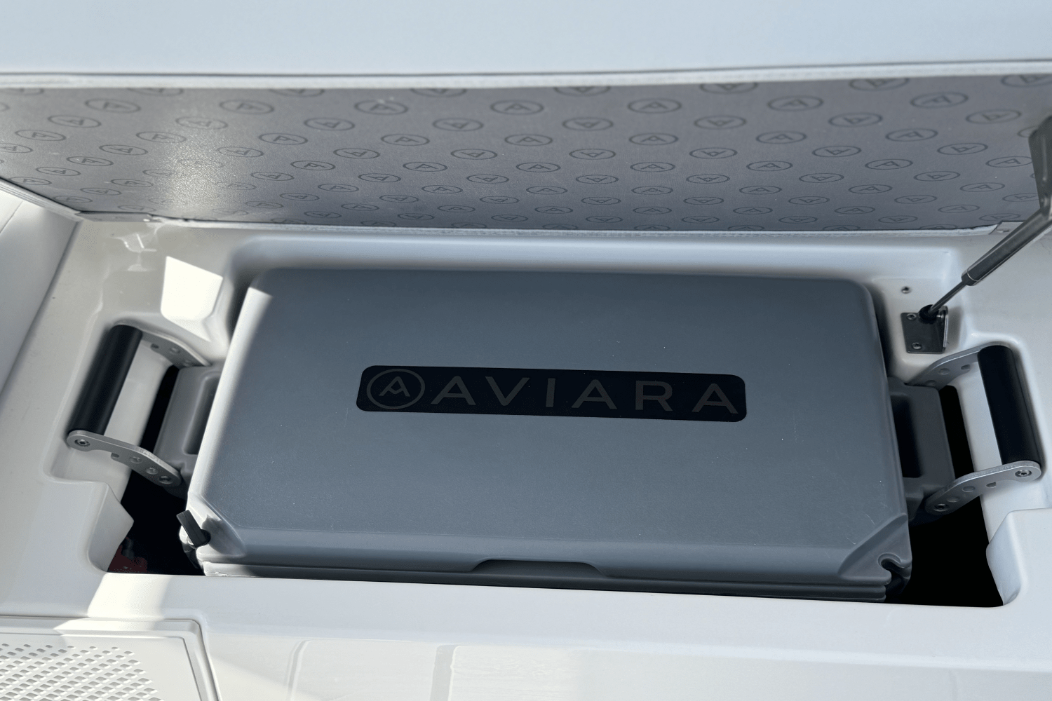 Slide: The Image of Aviara AV40 Outboard 2023 - 31