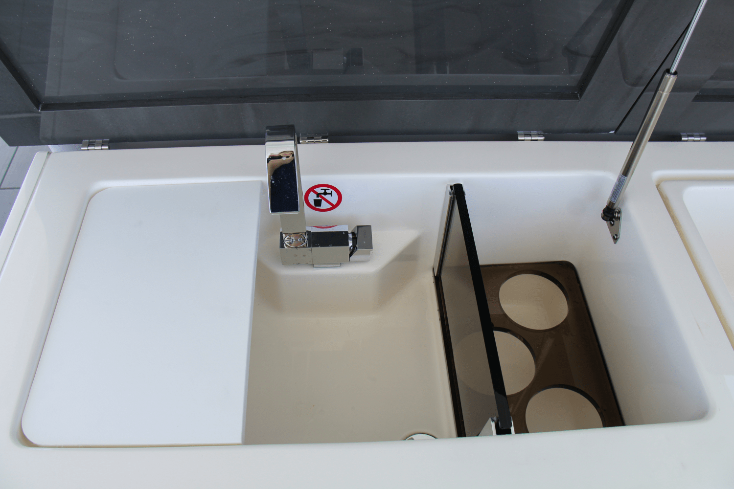 Slide: The Image of Aviara AV40 Outboard 2023 - 33