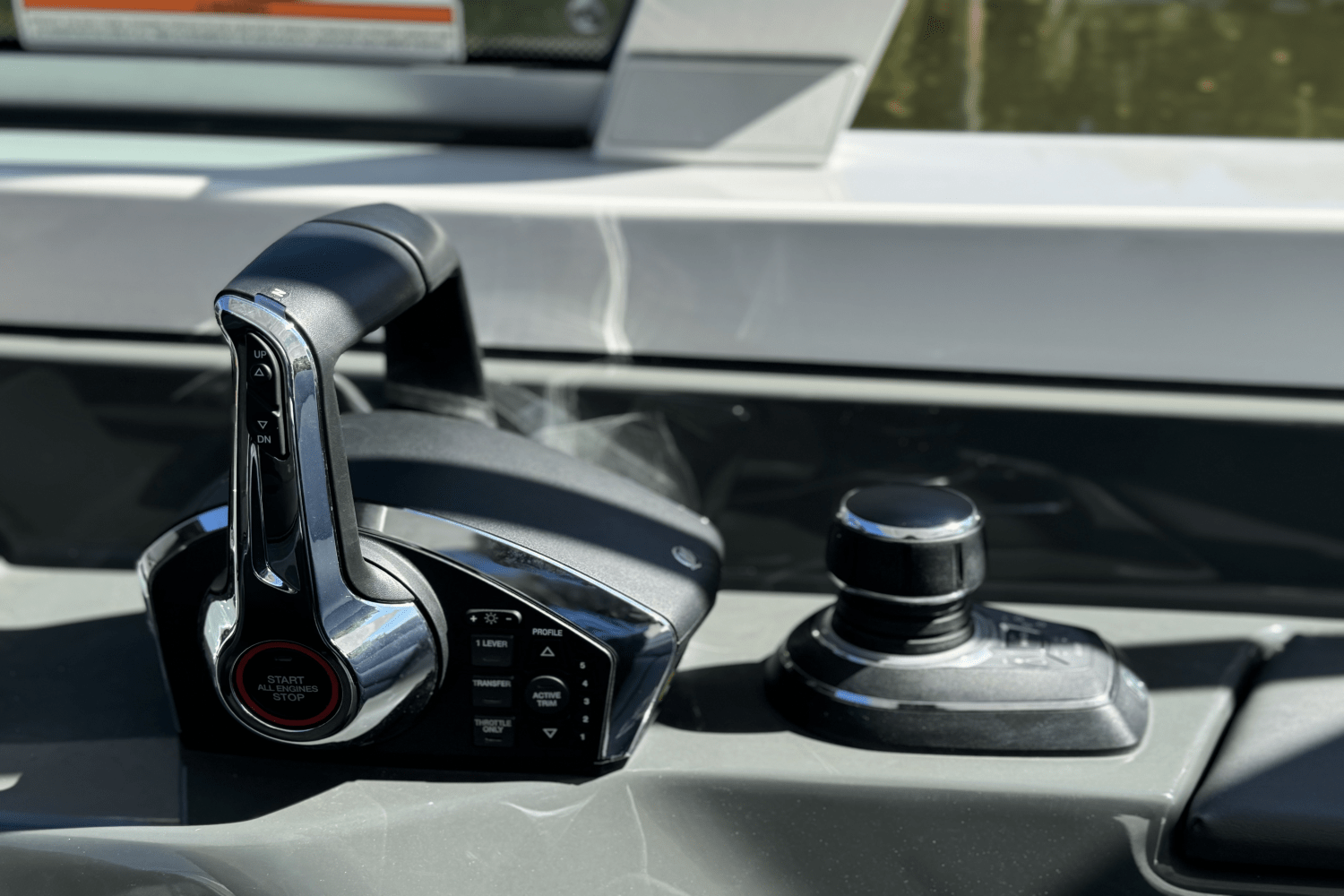 Slide: The Image of Aviara AV40 Outboard 2023 - 33