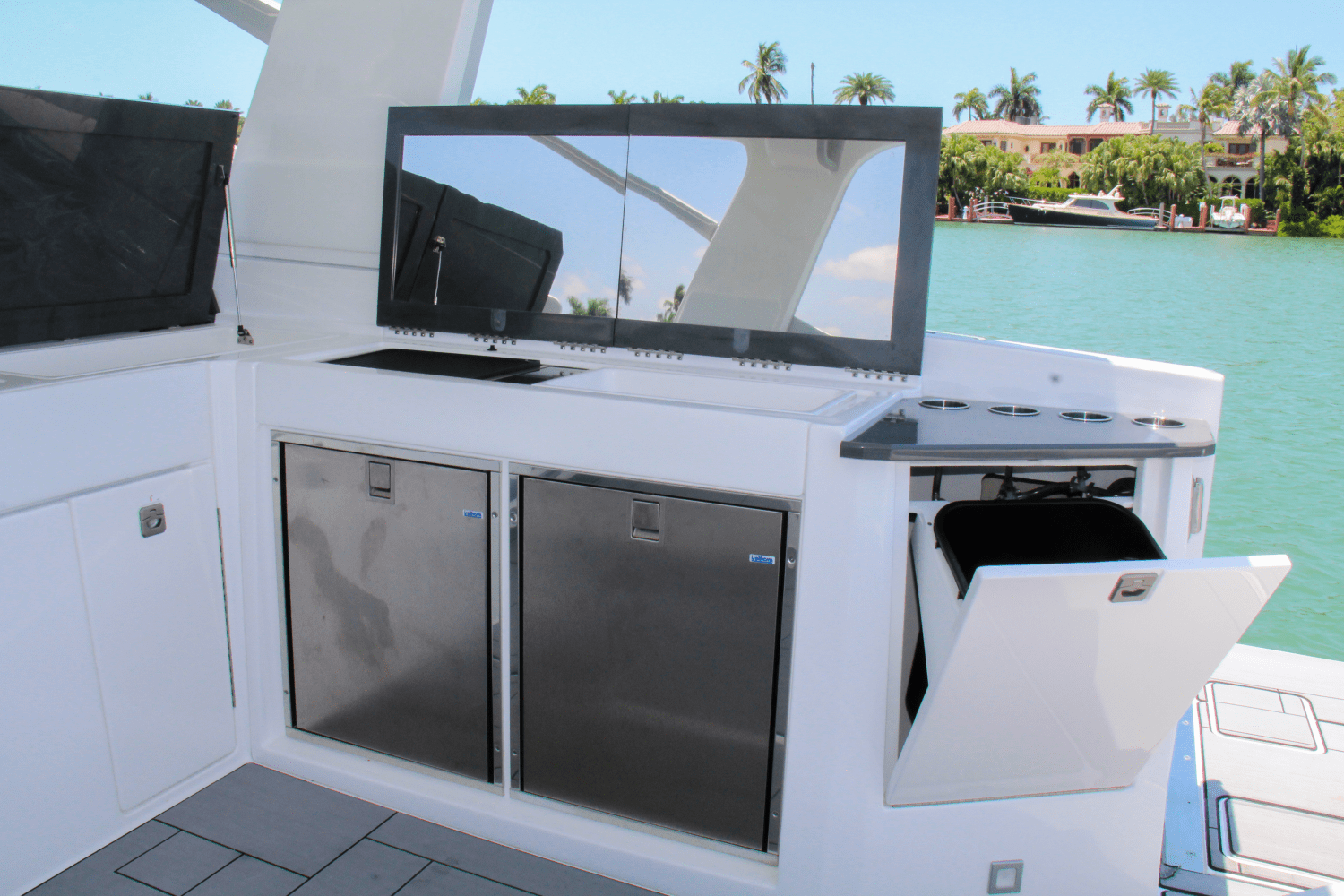 Slide: The Image of Aviara AV40 Outboard 2023 - 34