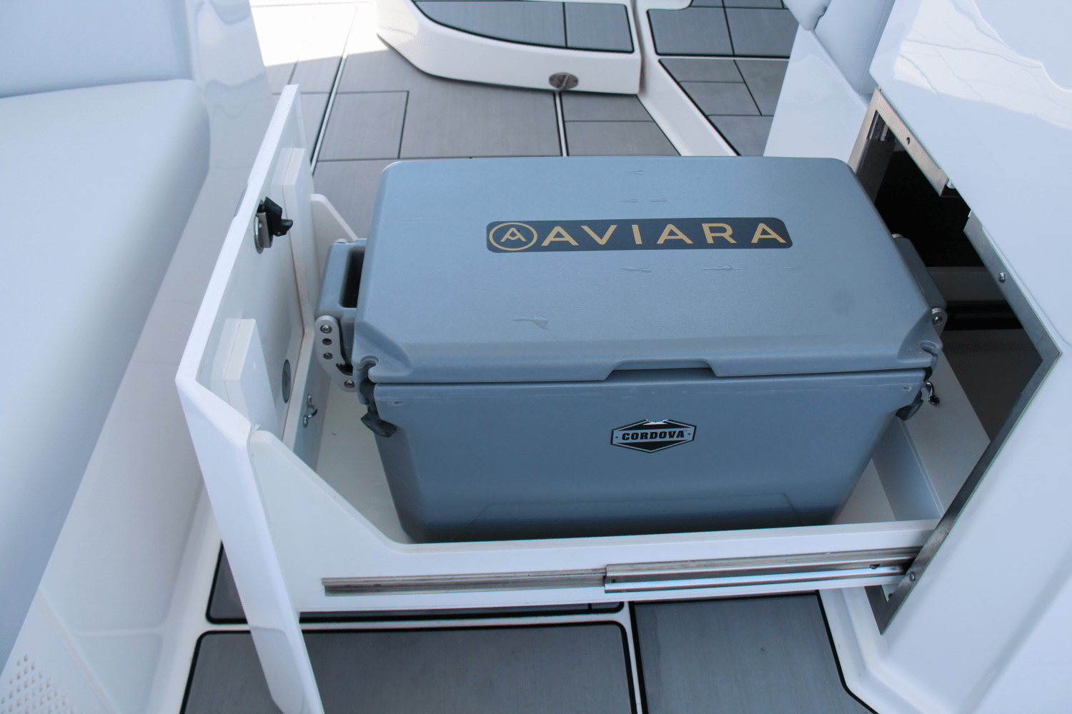 Slide: The Image of Aviara AV40 Outboard 2023 - 36