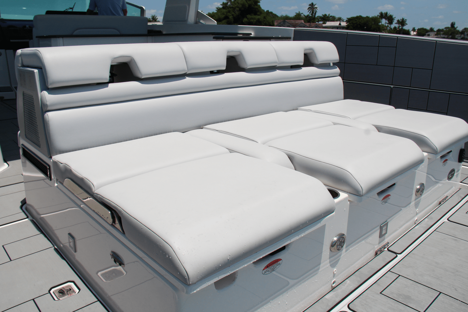 Slide: The Image of Aviara AV40 Outboard 2023 - 37