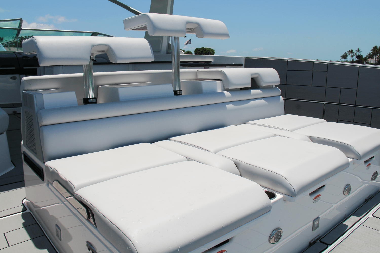 Slide: The Image of Aviara AV40 Outboard 2023 - 39