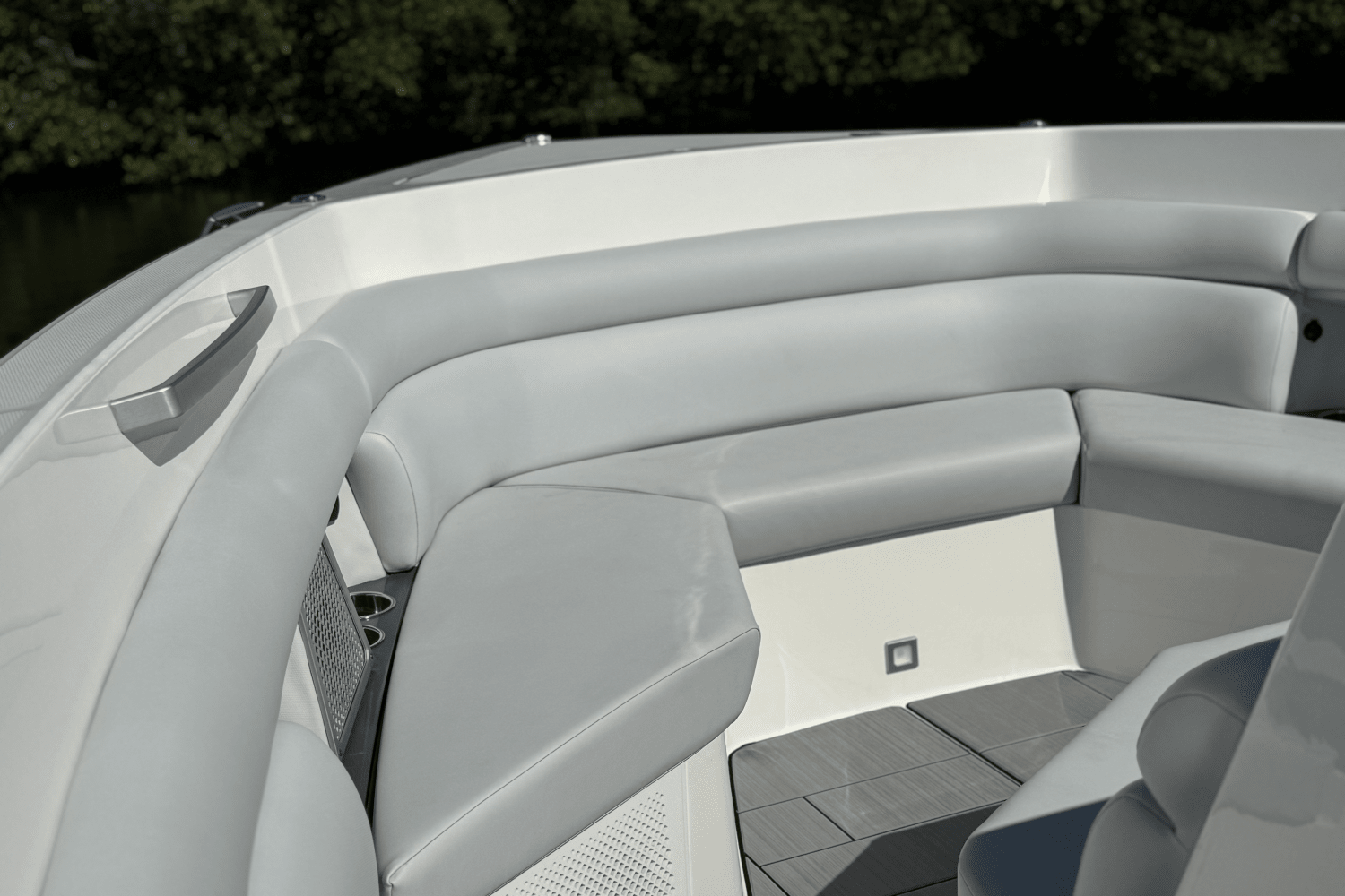 Slide: The Image of Aviara AV40 Outboard 2023 - 39