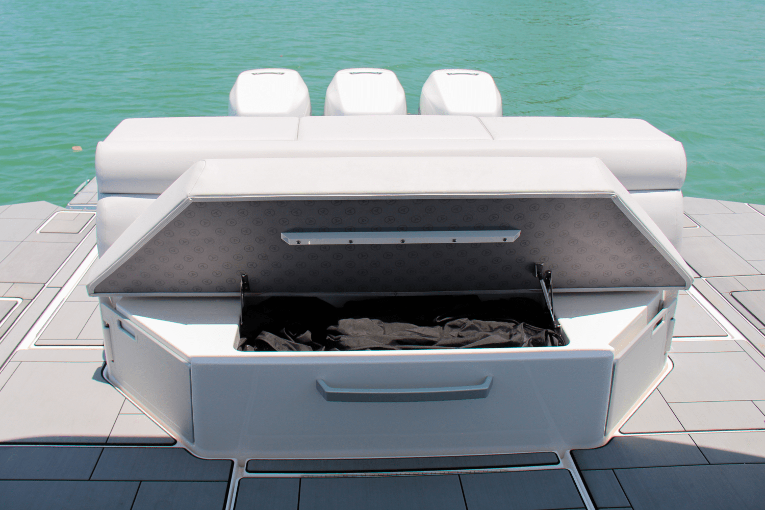 Slide: The Image of Aviara AV40 Outboard 2023 - 41