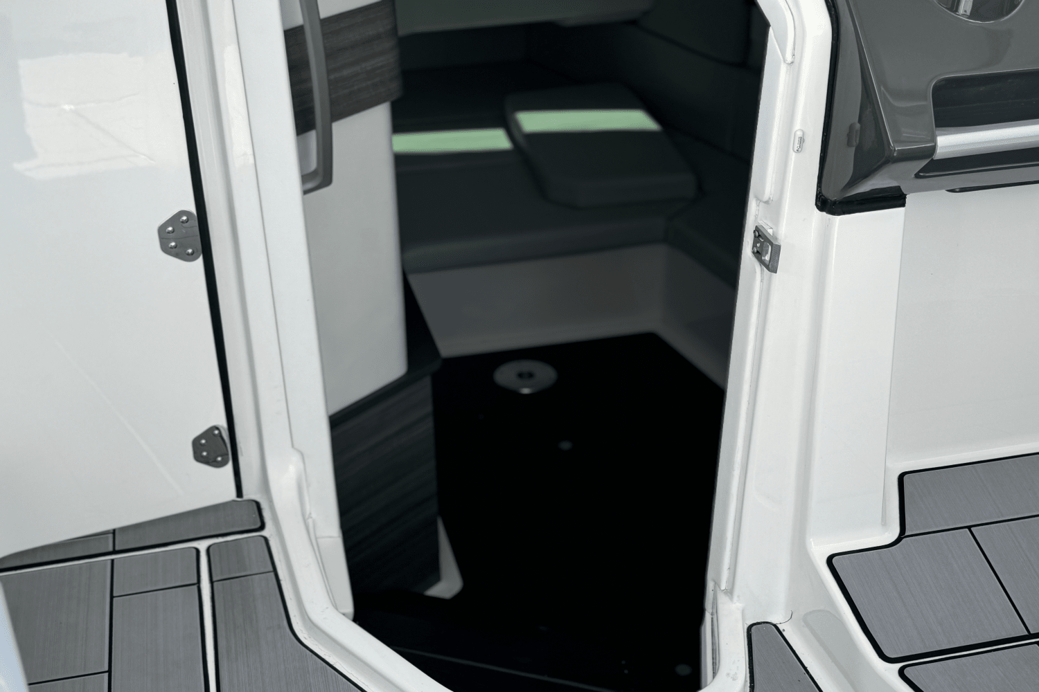 Slide: The Image of Aviara AV40 Outboard 2023 - 41