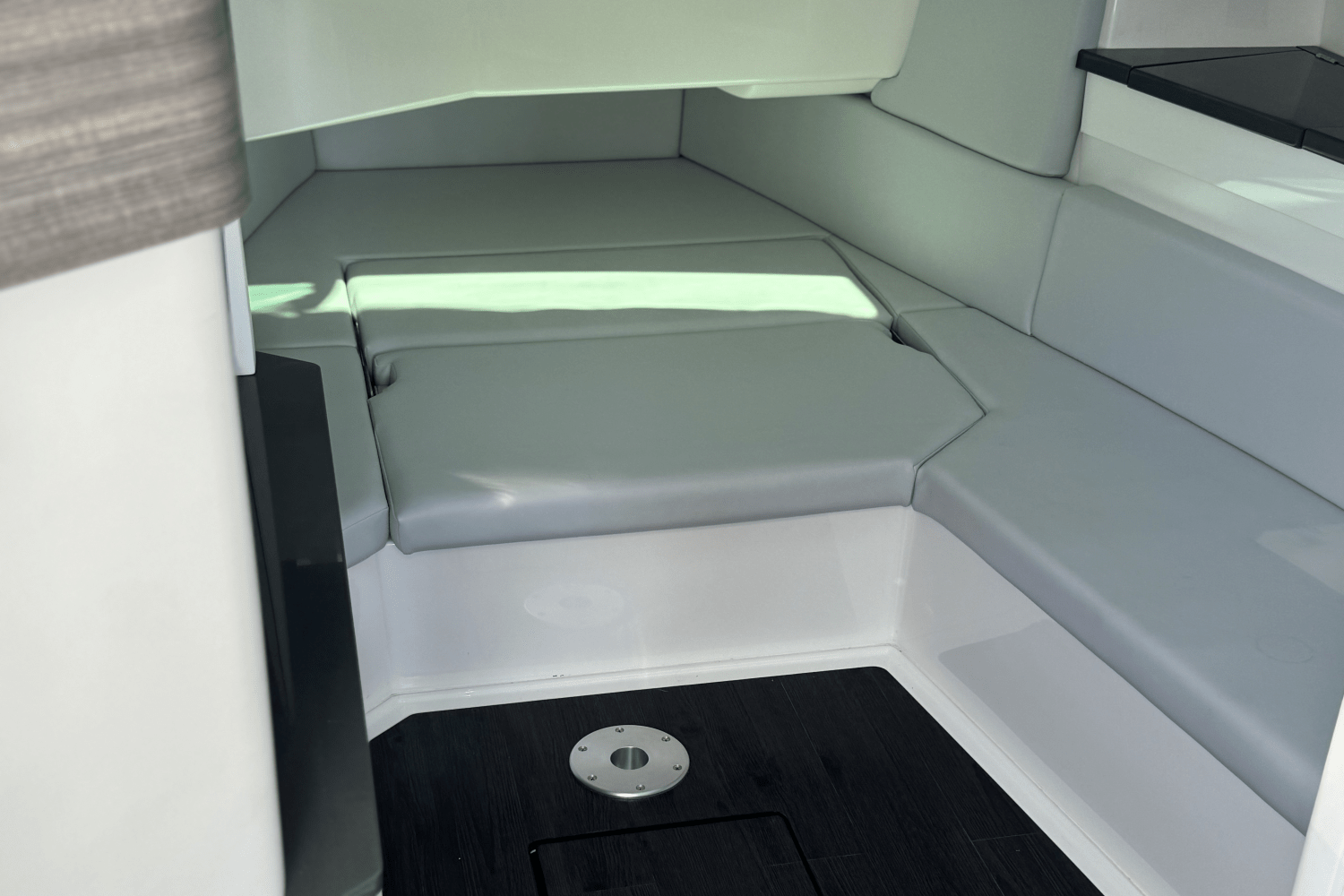 Slide: The Image of Aviara AV40 Outboard 2023 - 42