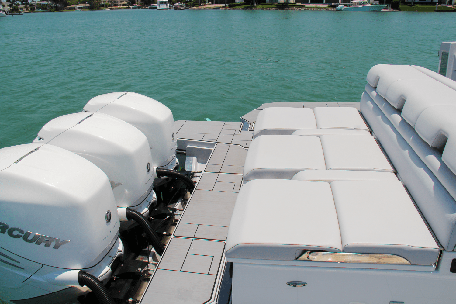 Slide: The Image of Aviara AV40 Outboard 2023 - 43