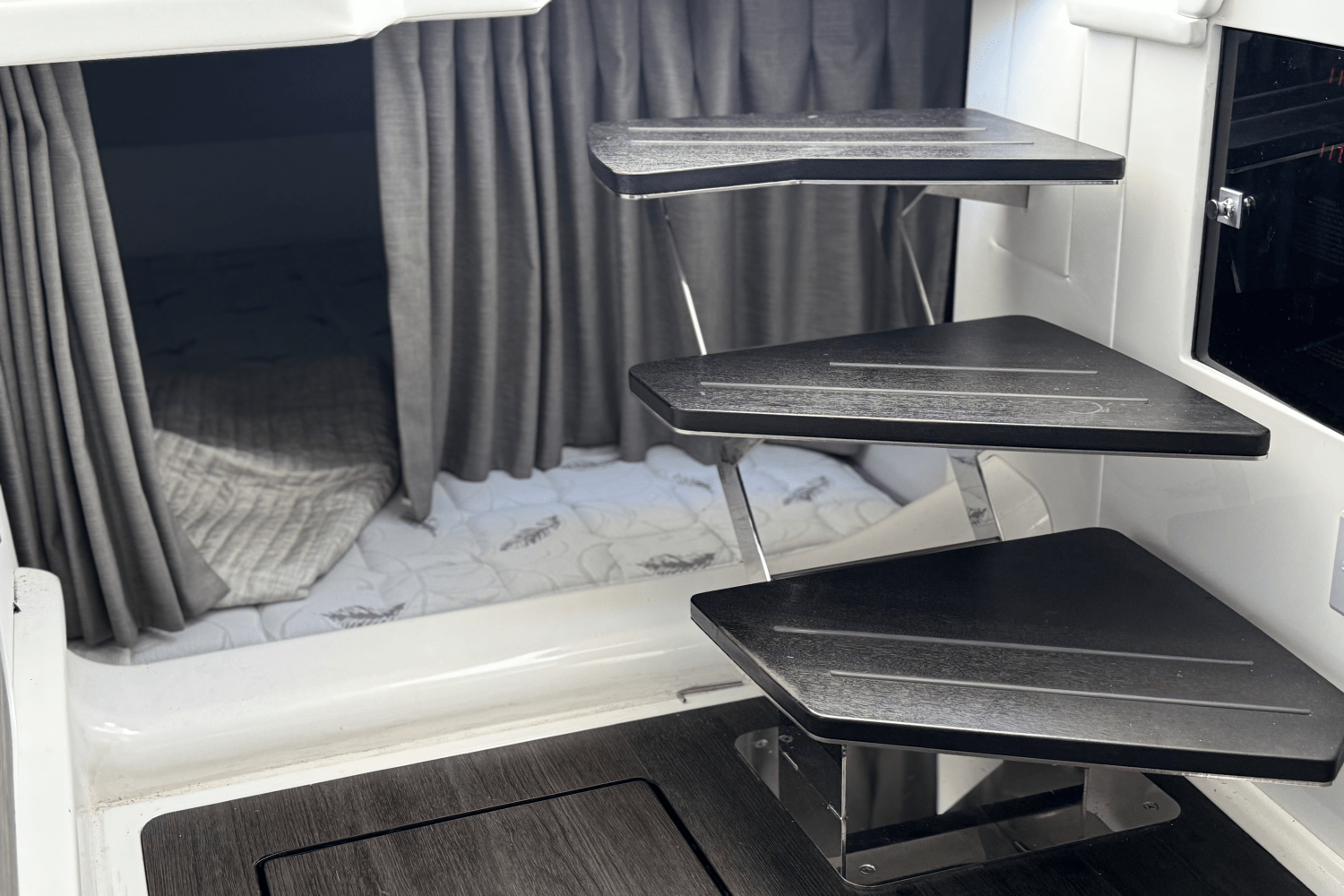 Slide: The Image of Aviara AV40 Outboard 2023 - 48