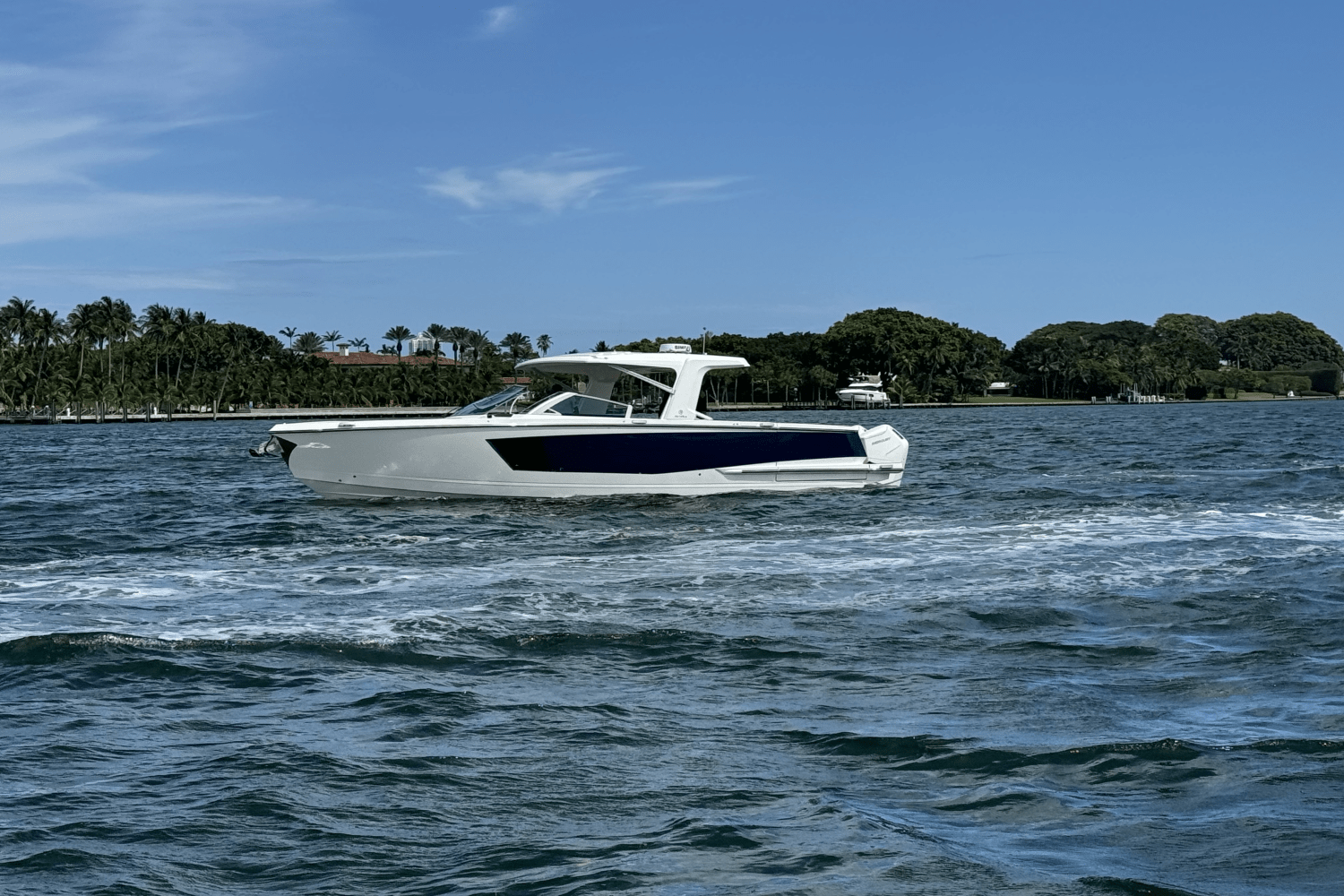 Slide: The Image of Aviara AV40 Outboard 2024 - 11