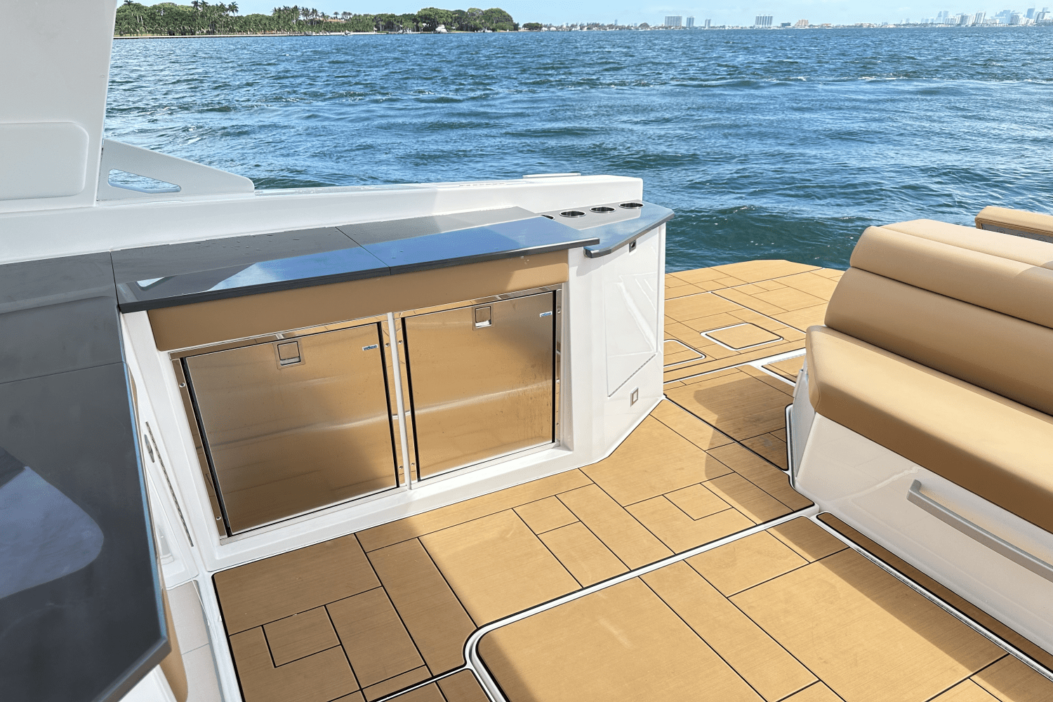 Slide: The Image of Aviara AV40 Outboard 2024 - 13