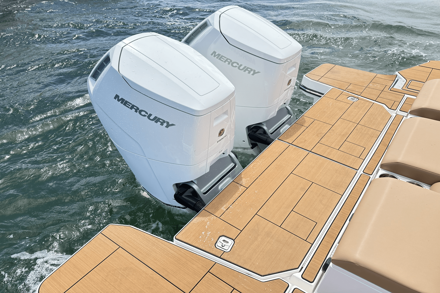 Slide: The Image of Aviara AV40 Outboard 2024 - 17