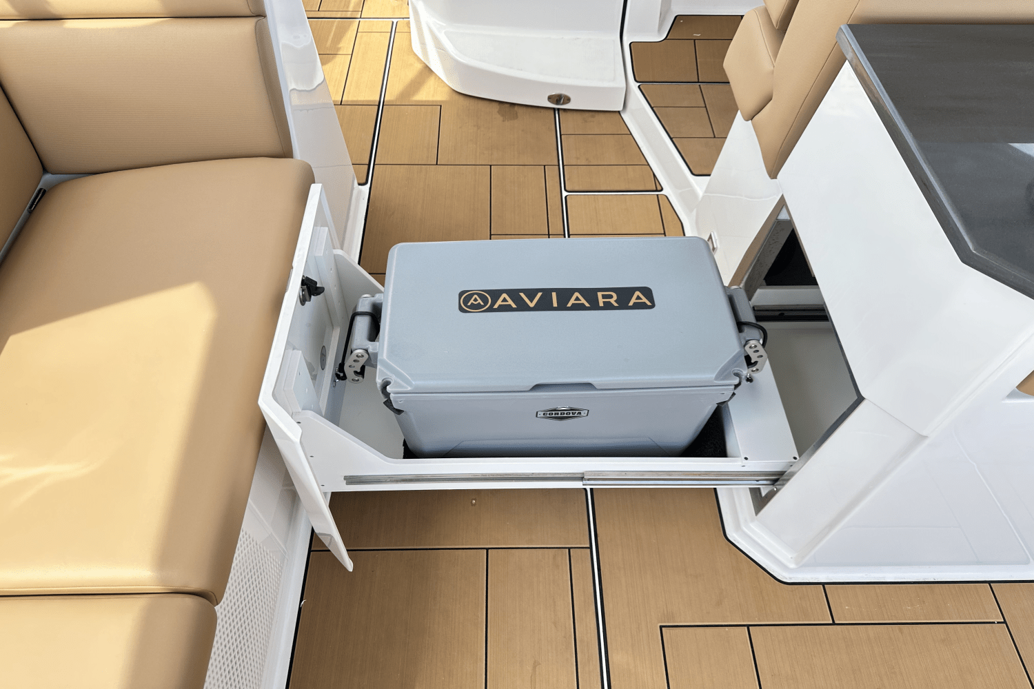 Slide: The Image of Aviara AV40 Outboard 2024 - 19
