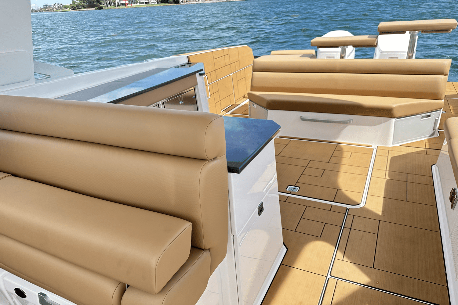 Slide: The Image of Aviara AV40 Outboard 2024 - 29