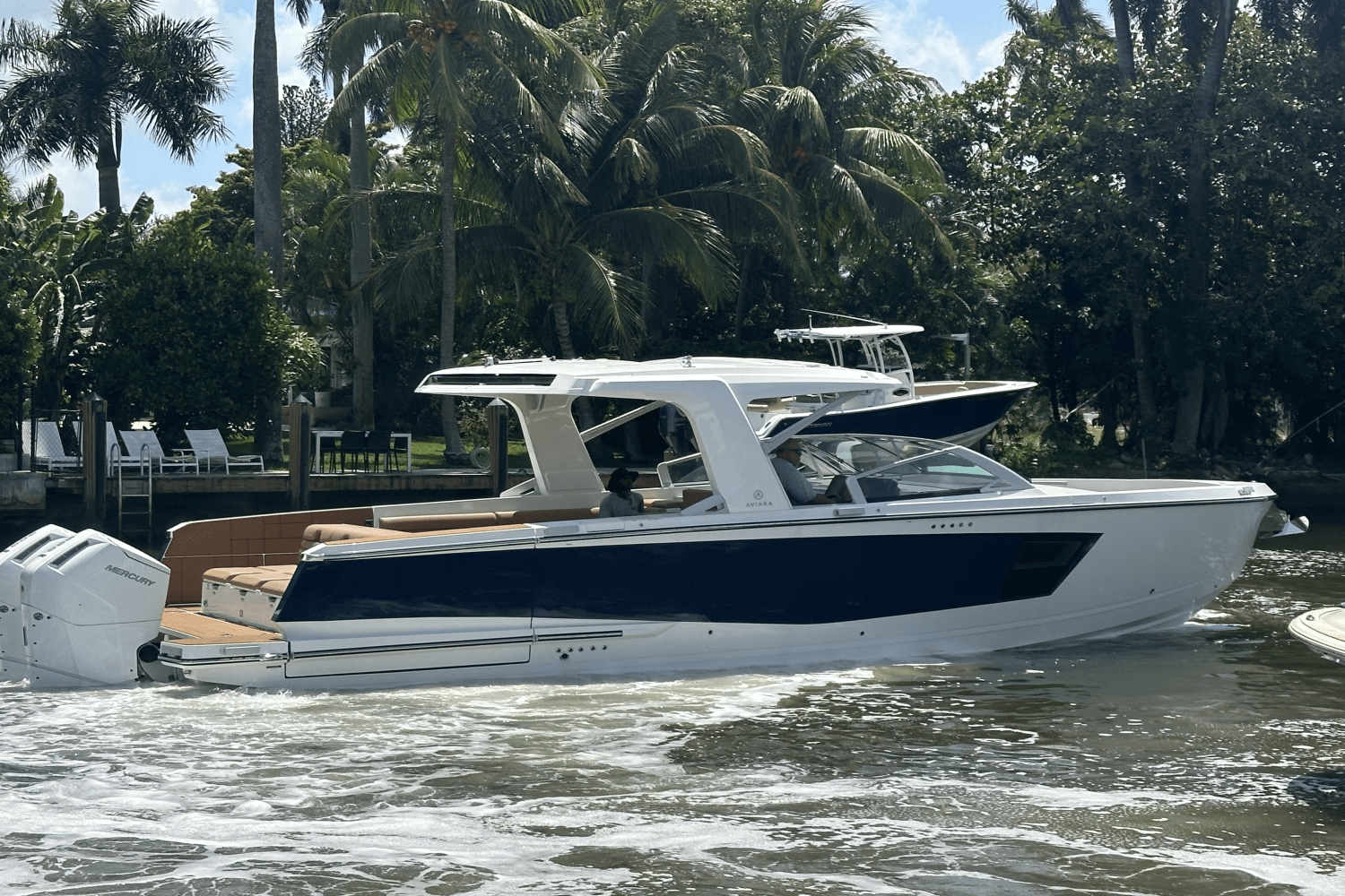 Slide: The Image of Aviara AV40 Outboard 2024 - 32