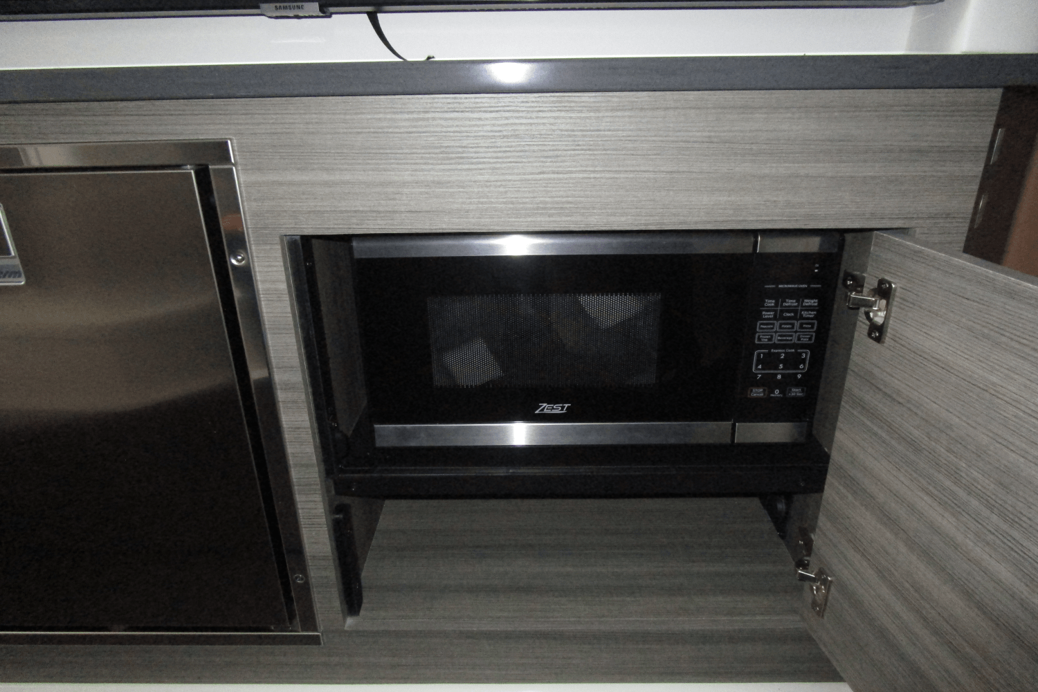 Slide: The Image of Aviara AV40 Outboard 2024 - 38