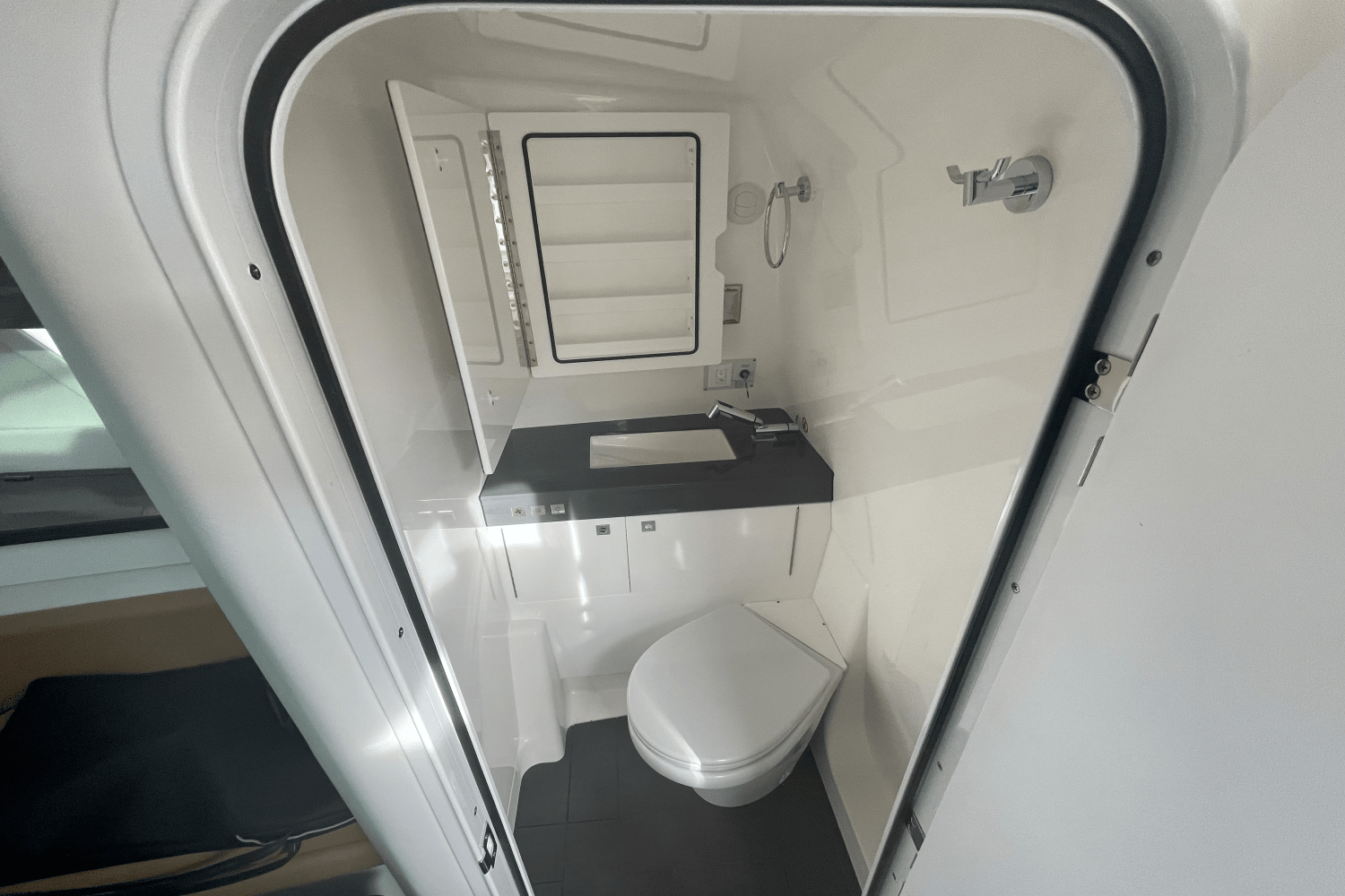 Slide: The Image of Aviara AV40 Outboard 2024 - 39