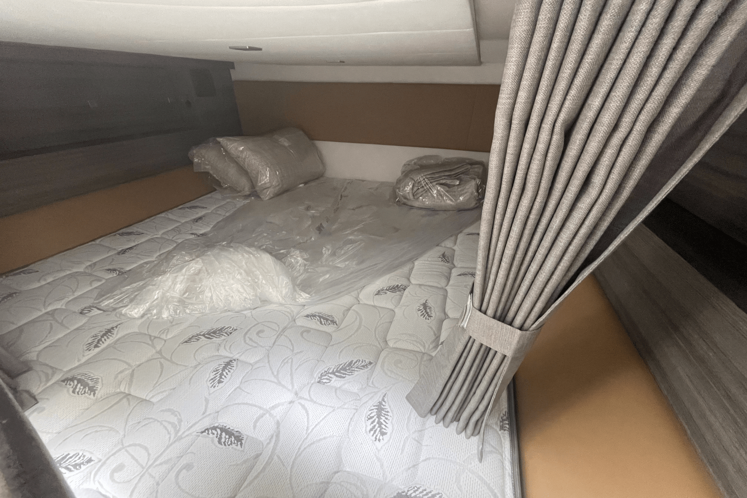 Slide: The Image of Aviara AV40 Outboard 2024 - 40