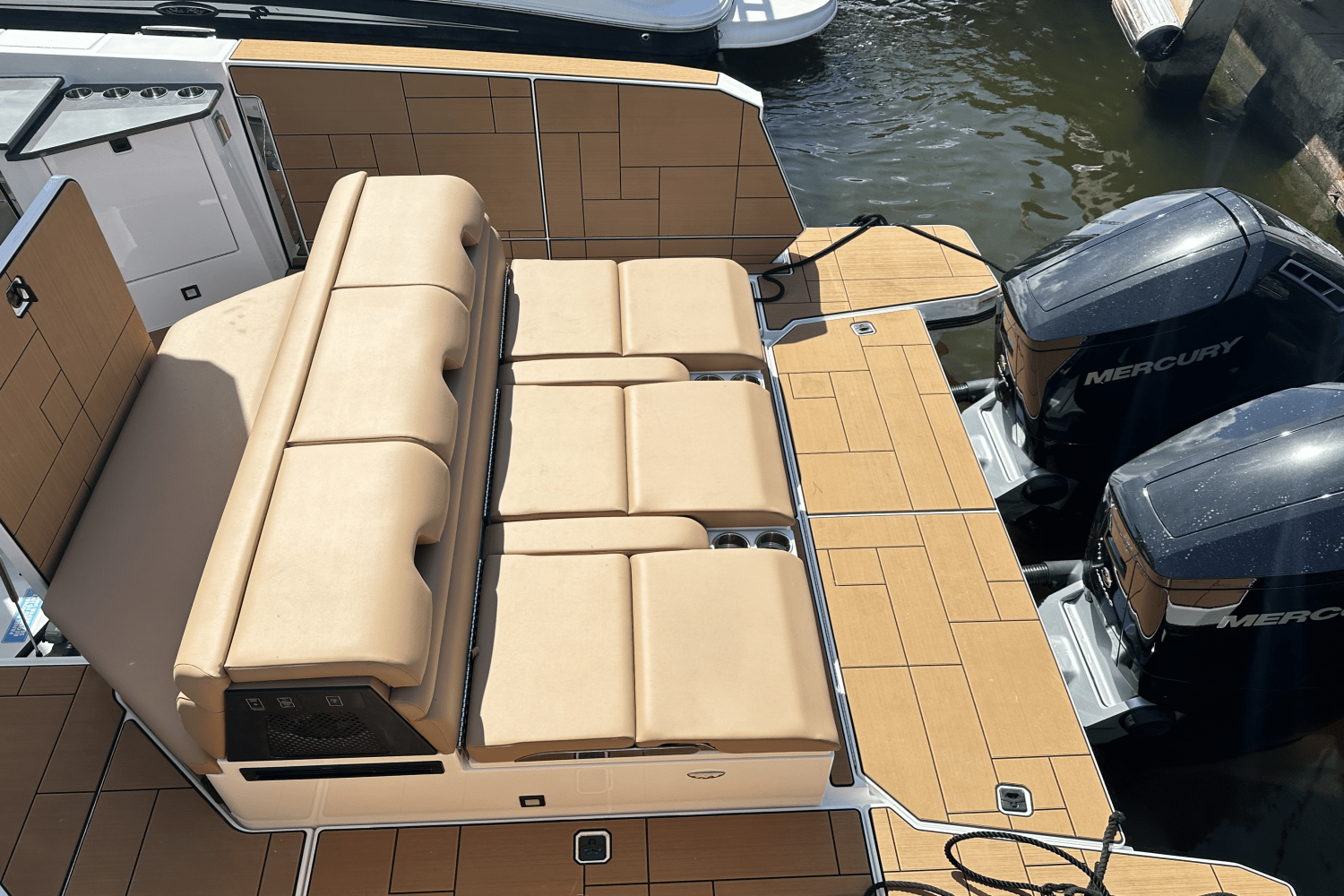 Slide: The Image of Aviara AV40 Outboard 2024 - 5