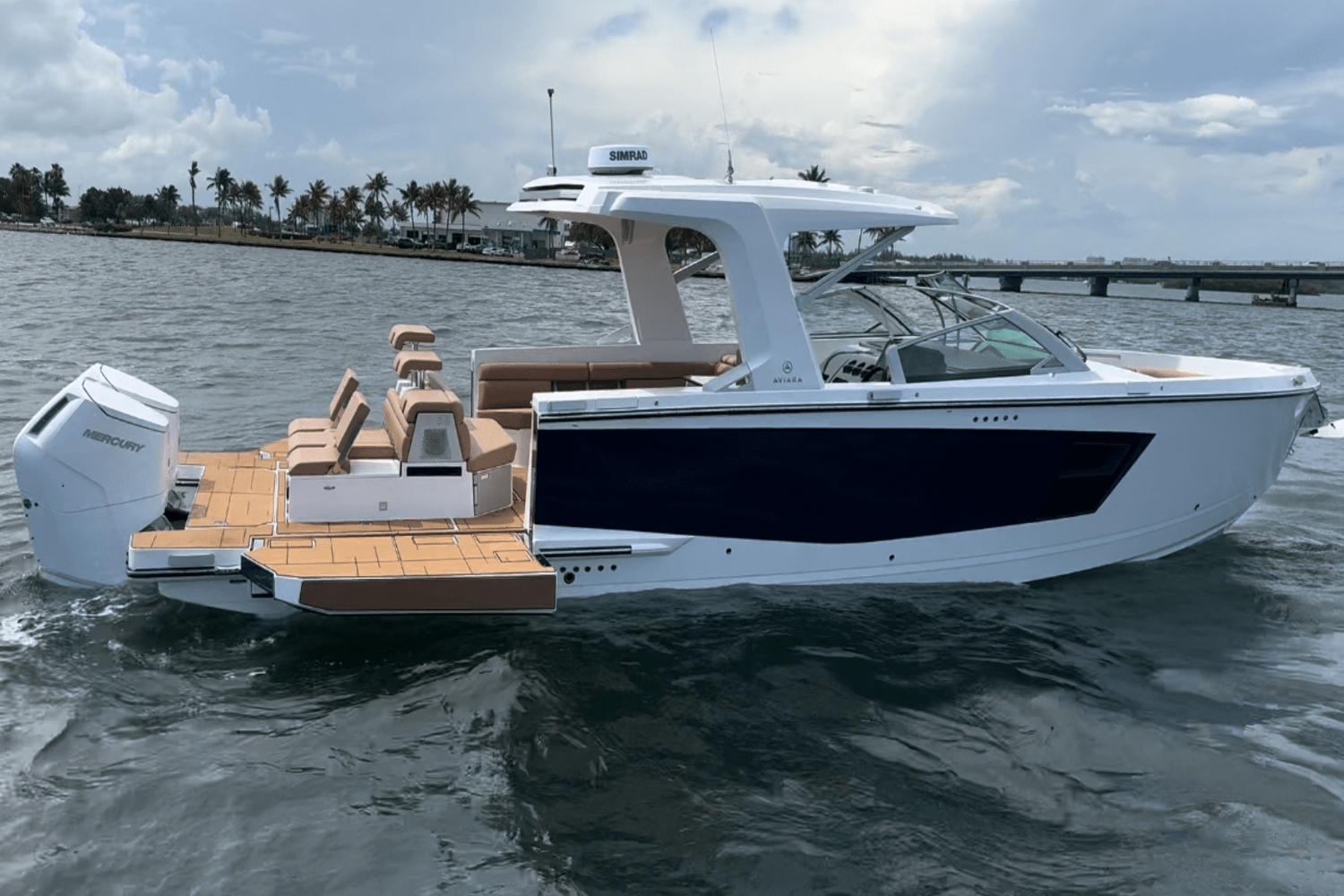 Slide: The Image of Aviara AV40 Outboard 2024 - 6