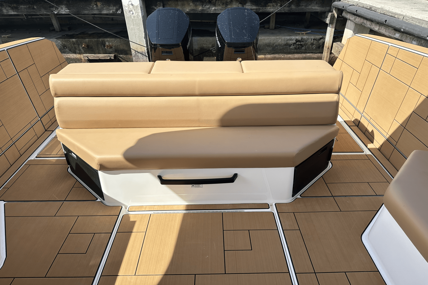 Slide: The Image of Aviara AV40 Outboard 2024 - 8