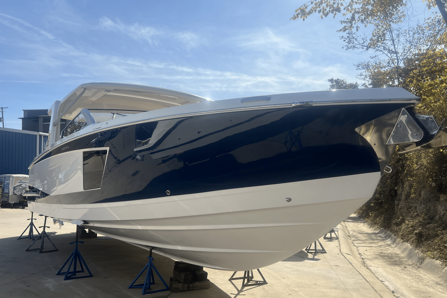 Slide: The Image of Aviara AV40 Outboard 2025 - 1