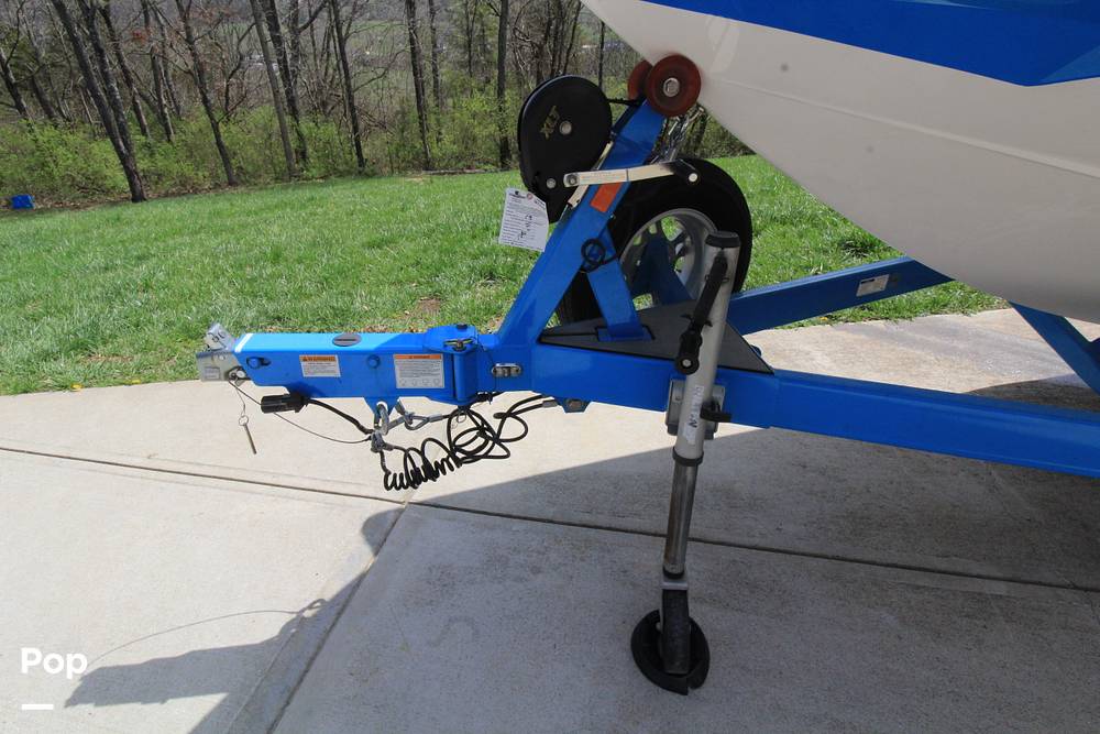 Slide: The Image of Axis A24 2017 - 15327543