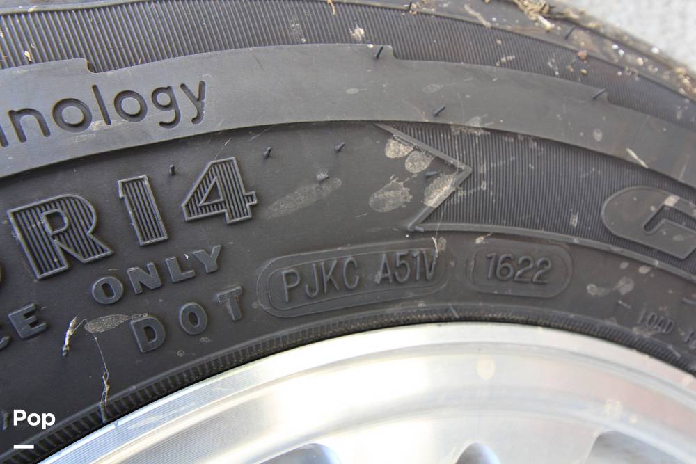 Slide: The Image of Tire Date Code - 15327560