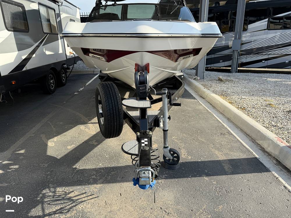 Slide: The Image of Axis A24 2018 - 15364345