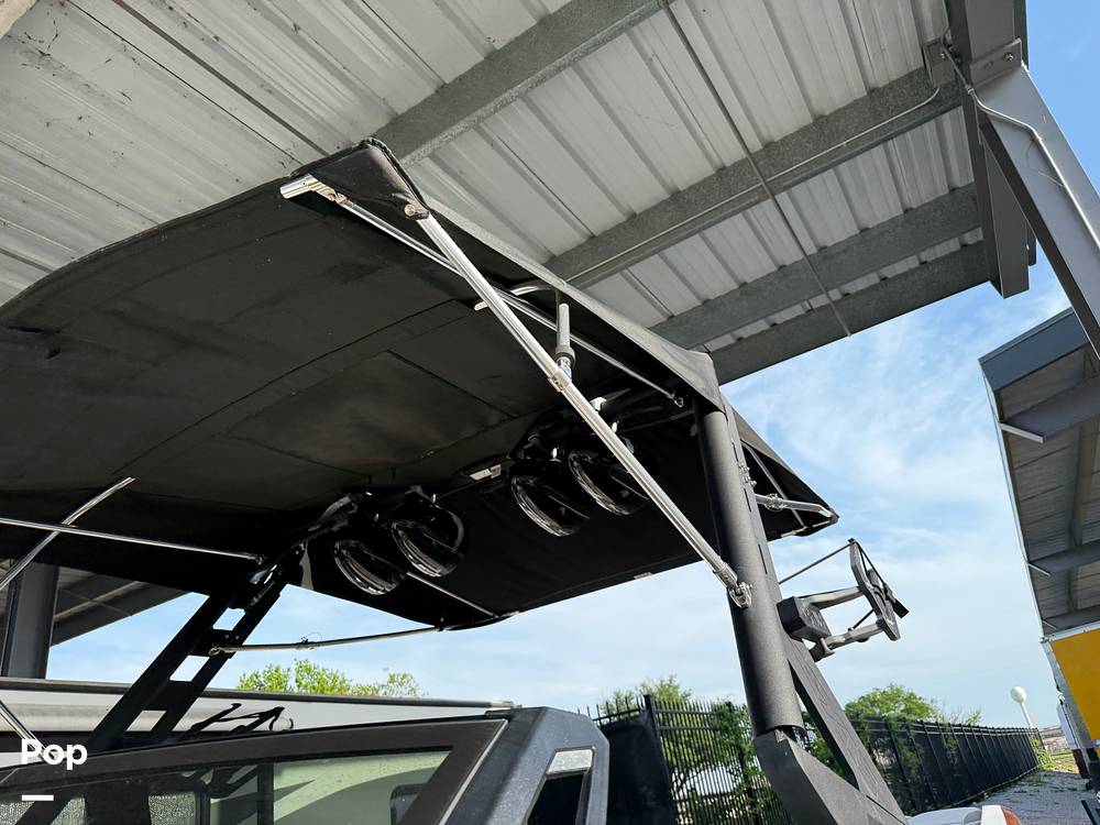 Slide: The Image of Axis A24 2018 - 15364385