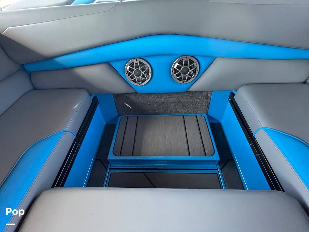 Slide: The Image of Axis A24 2020 - 15106324