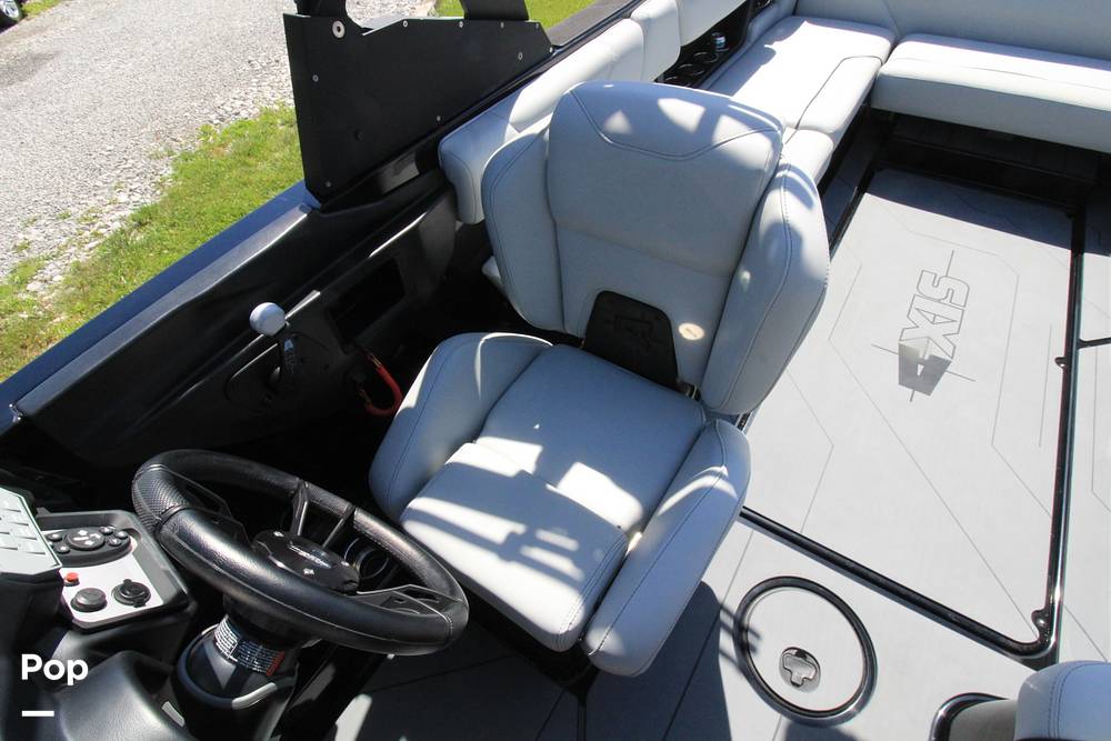 Slide: The Image of Captain's Chair - 14335625
