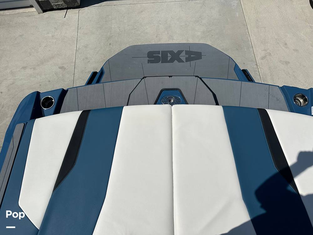 Slide: The Image of Axis T220 2024 - 15339404