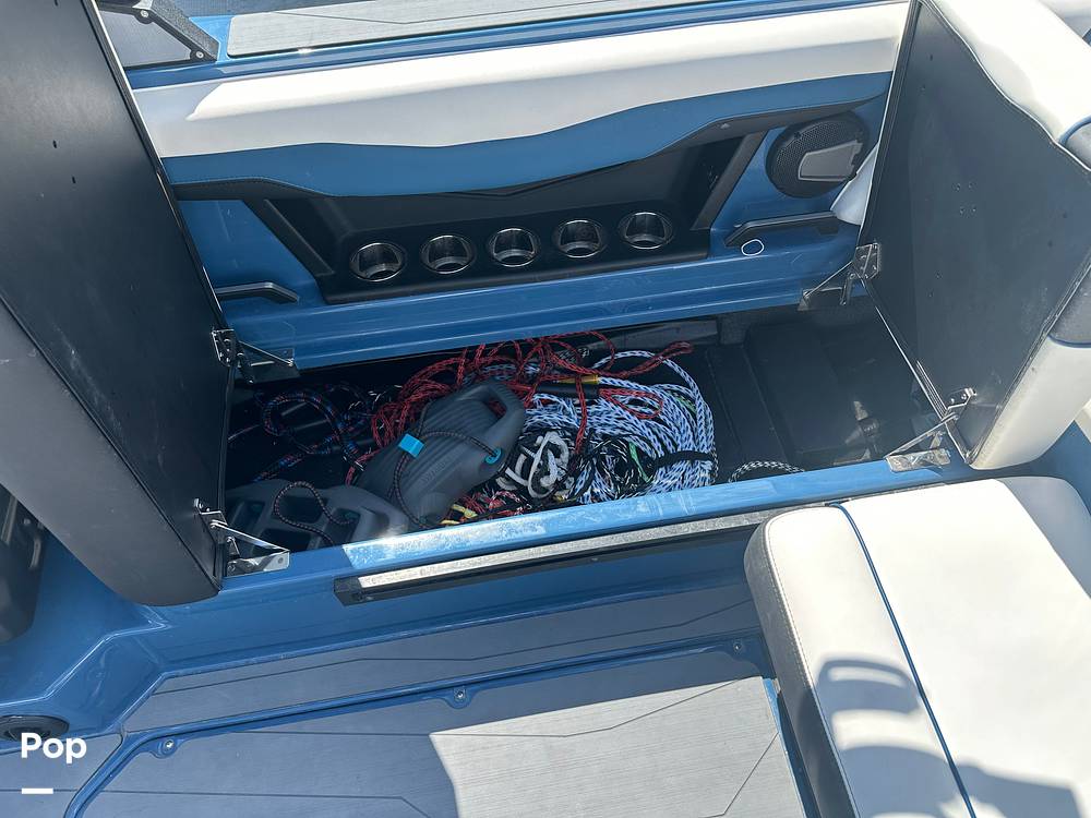 Slide: The Image of Axis T220 2024 - 15339407