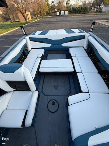 Slide: The Image of Axis T220 2024 - 15380504