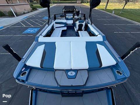 Slide: The Image of Axis T220 2024 - 15380516