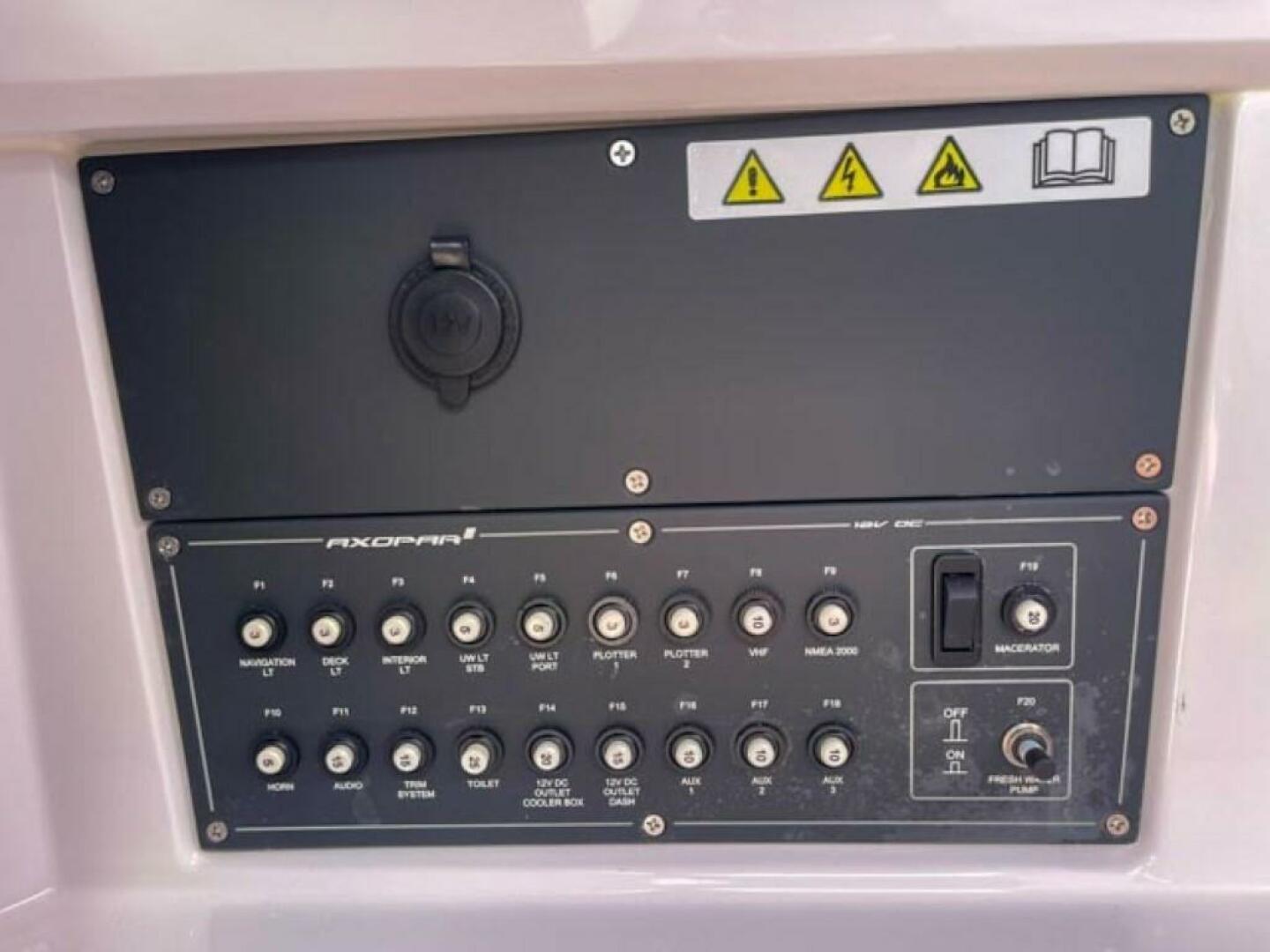 Slide: The Image of Axopar 25 Cross Top 2024 - 4385348