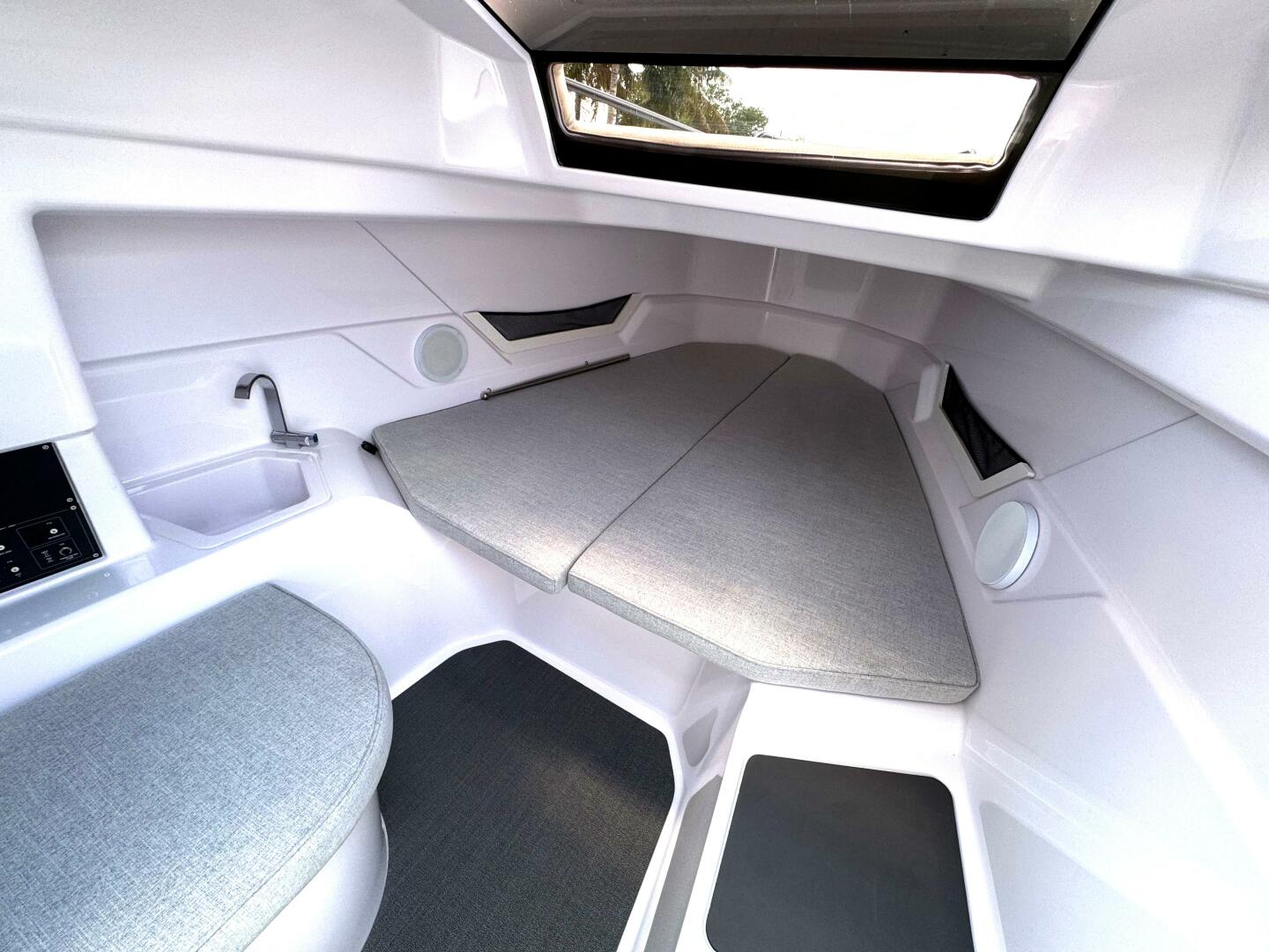 Slide: The Image of Axopar 25 Cross Top 2024 - 5333831