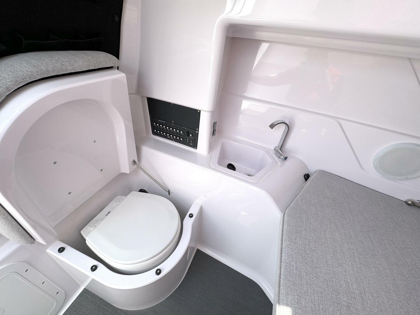 Slide: The Image of Axopar 25 Cross Top 2024 - 5333832