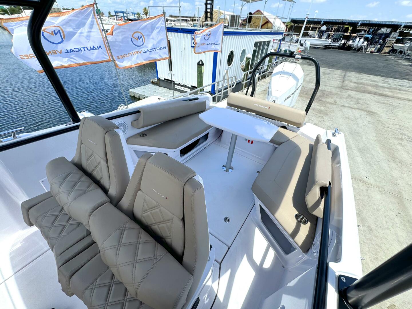 Slide: The Image of Axopar 25 Cross Top 2024 - 5333834