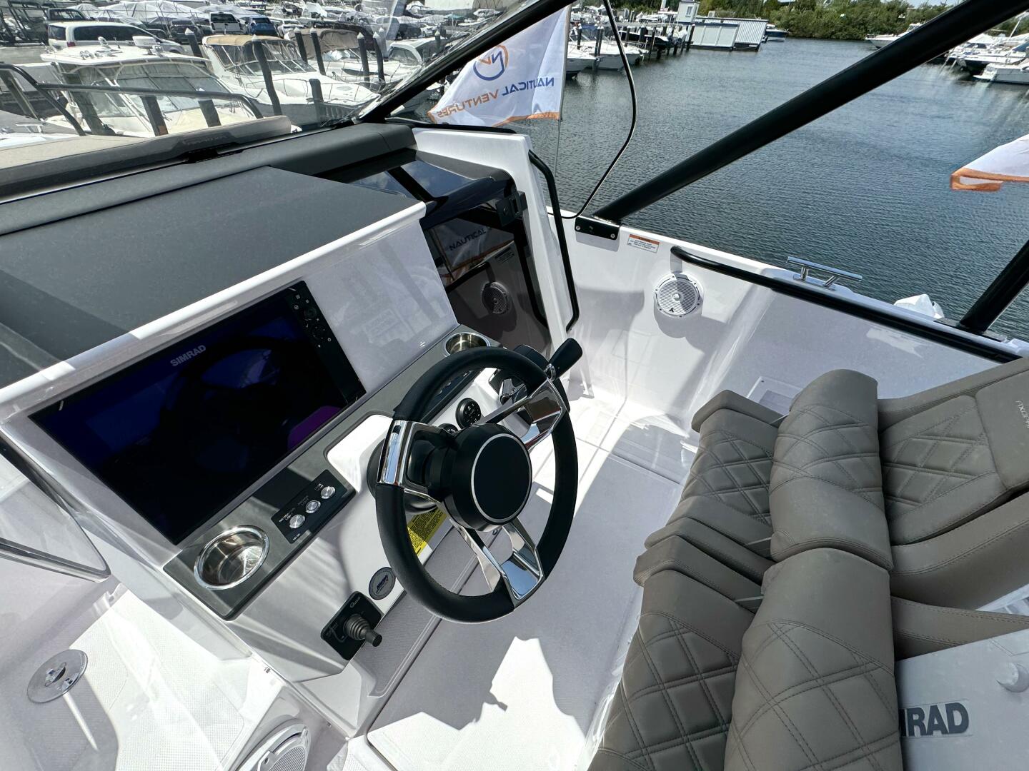 Slide: The Image of Axopar 25 Cross Top 2024 - 5333837