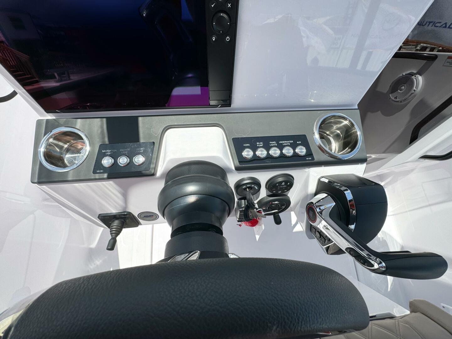 Slide: The Image of Axopar 25 Cross Top 2024 - 5333838