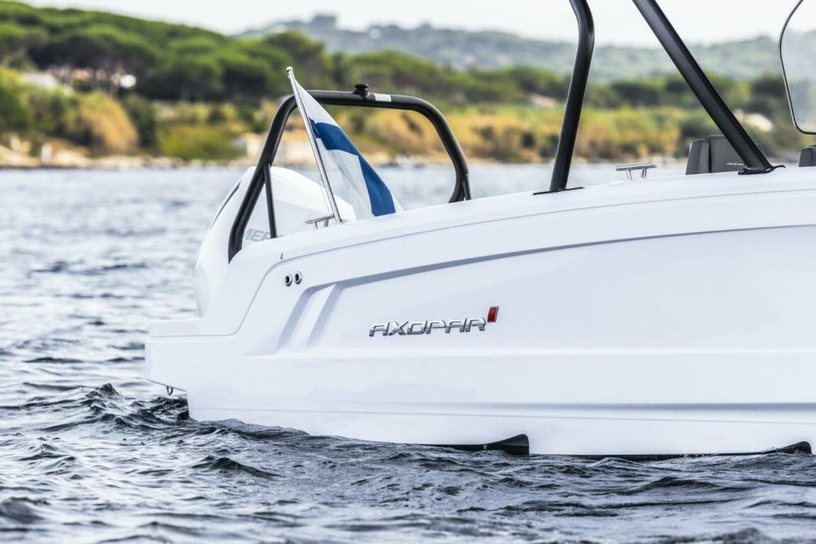 Slide: The Image of Axopar 25 Cross Top 2025 - 4779158